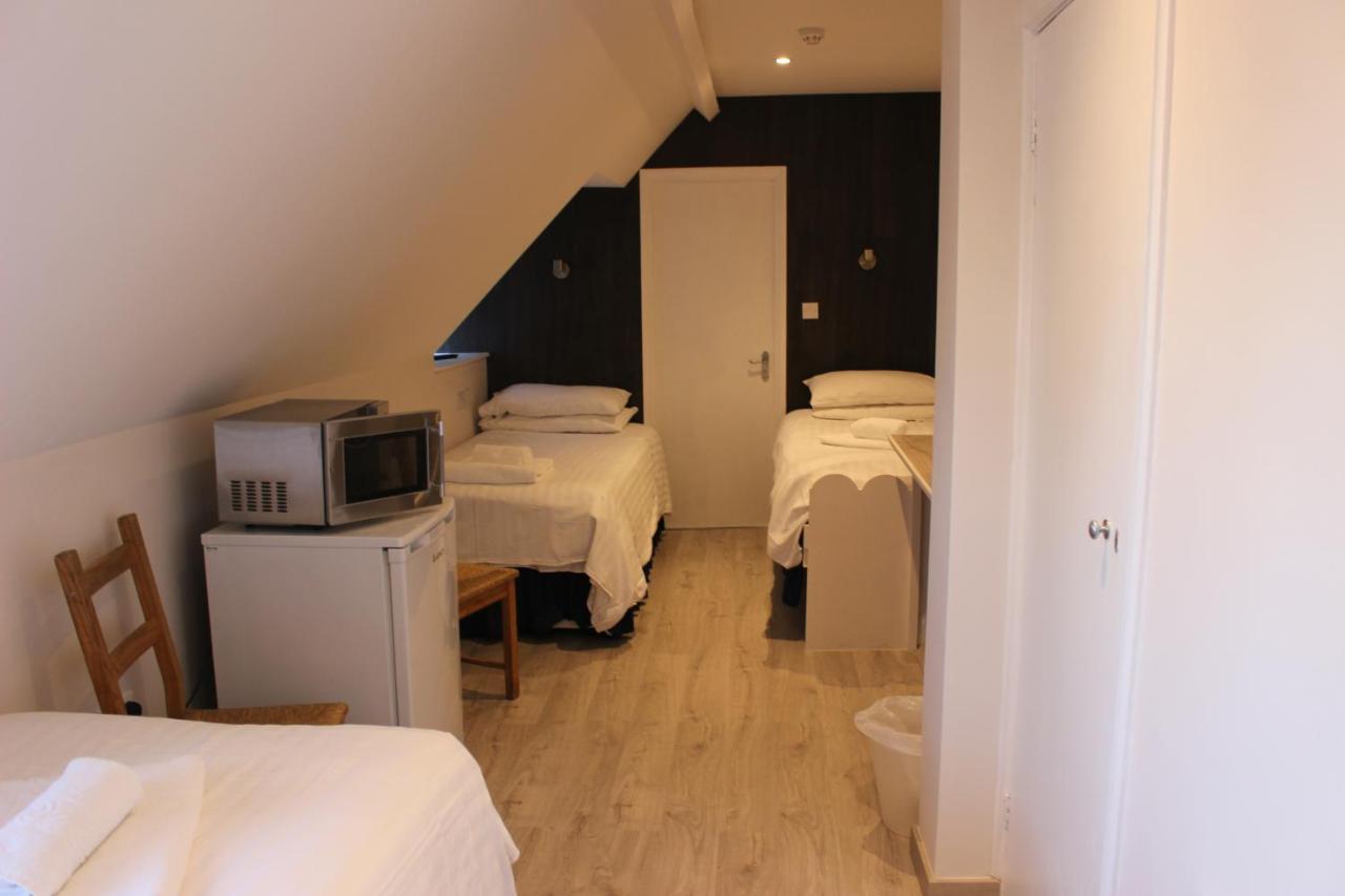 Debden Guest House Hillingdon Buitenkant foto