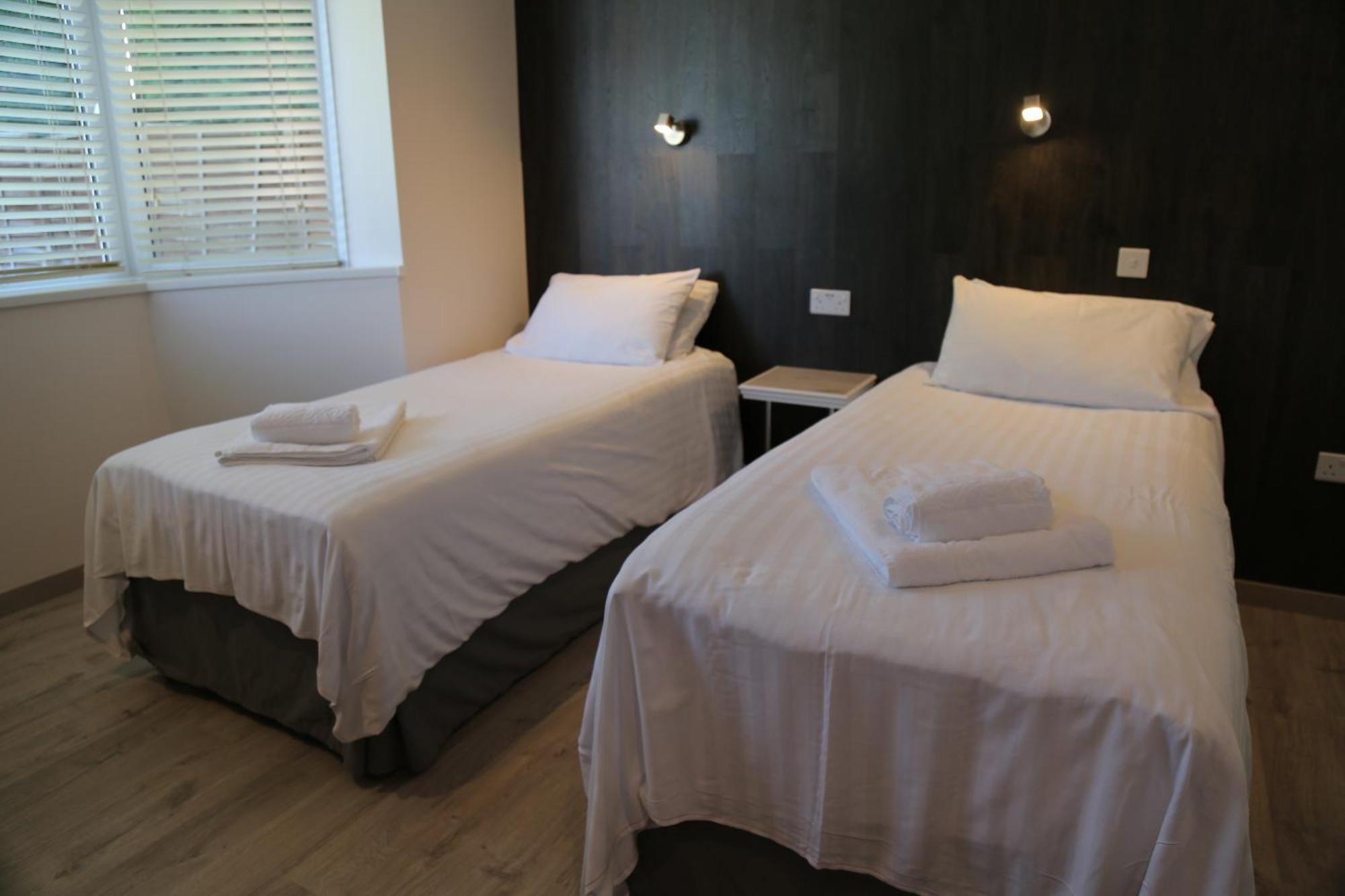 Debden Guest House Hillingdon Kamer foto