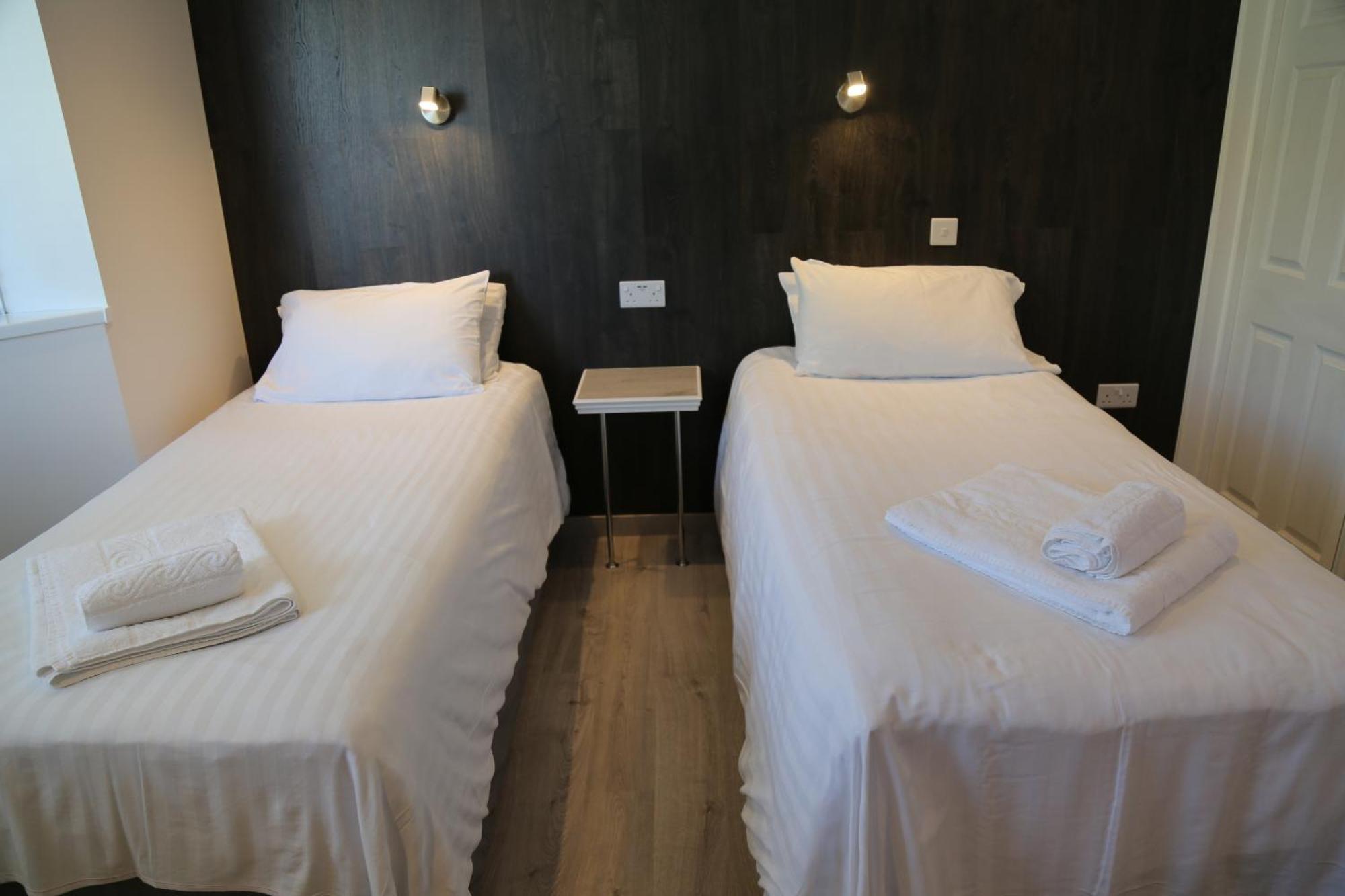 Debden Guest House Hillingdon Kamer foto