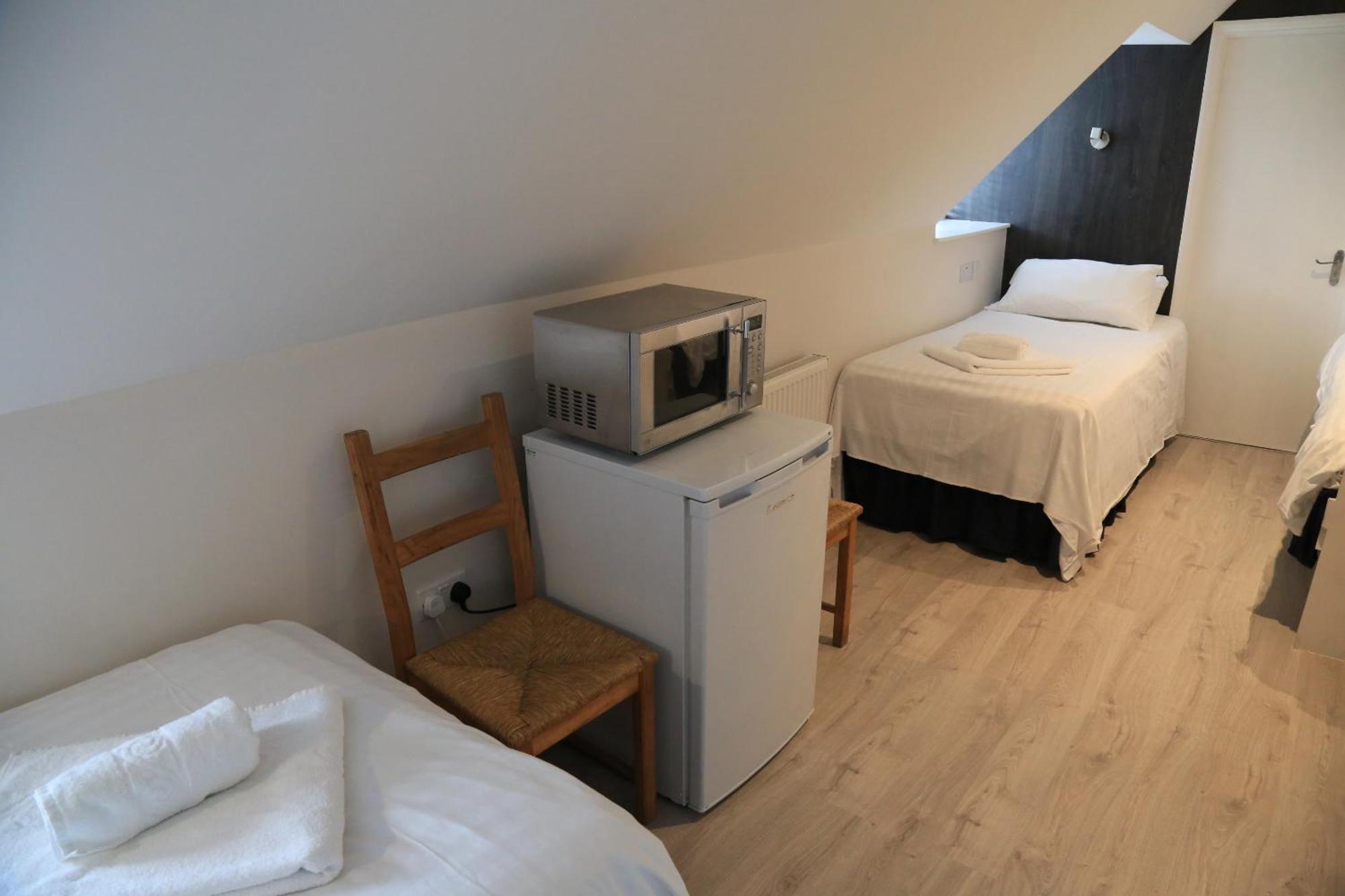 Debden Guest House Hillingdon Kamer foto