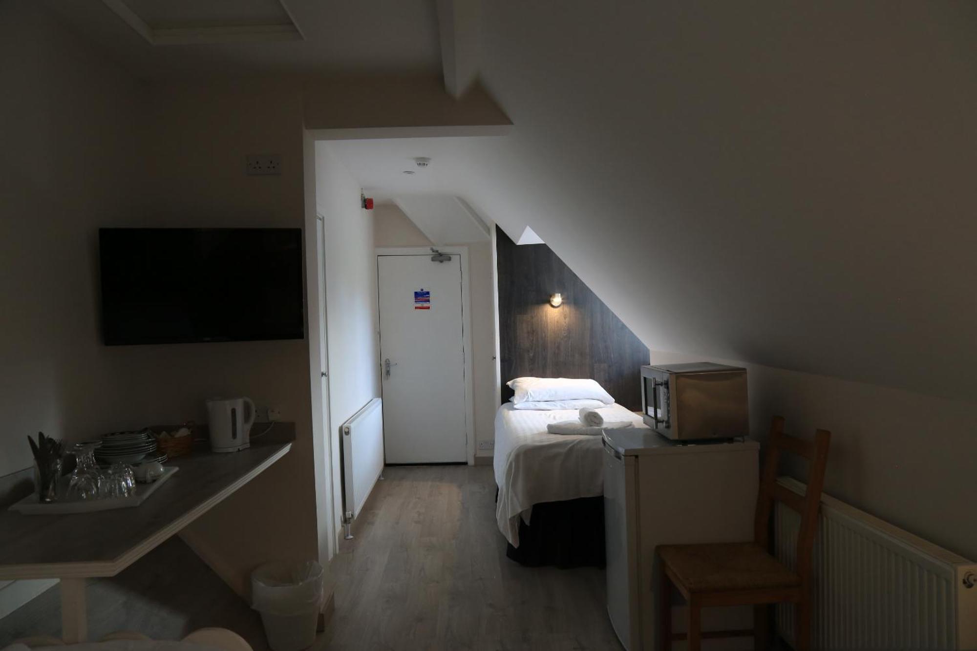 Debden Guest House Hillingdon Kamer foto