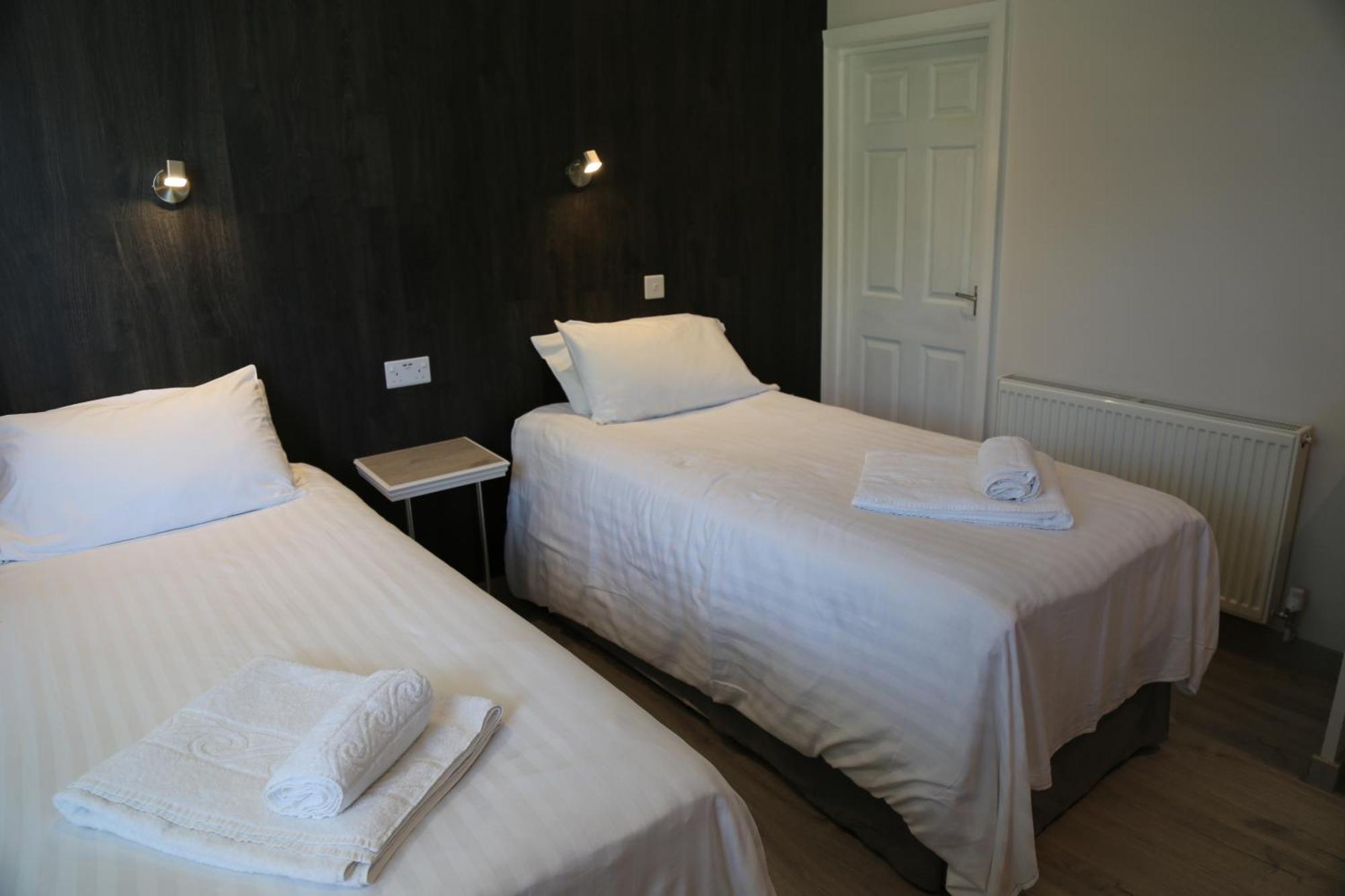 Debden Guest House Hillingdon Kamer foto