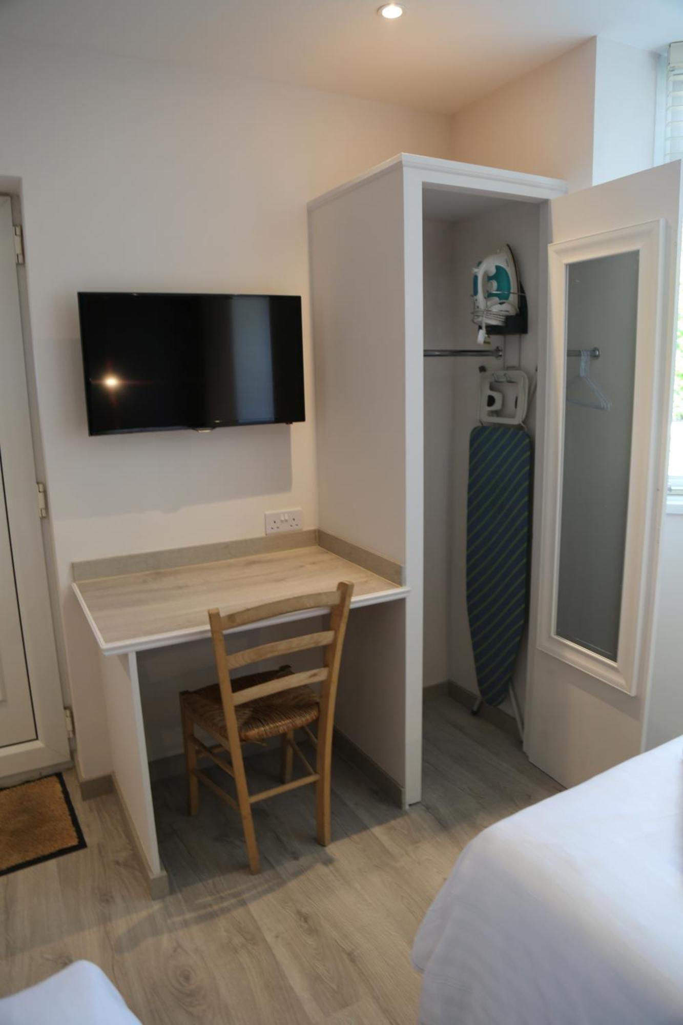 Debden Guest House Hillingdon Kamer foto