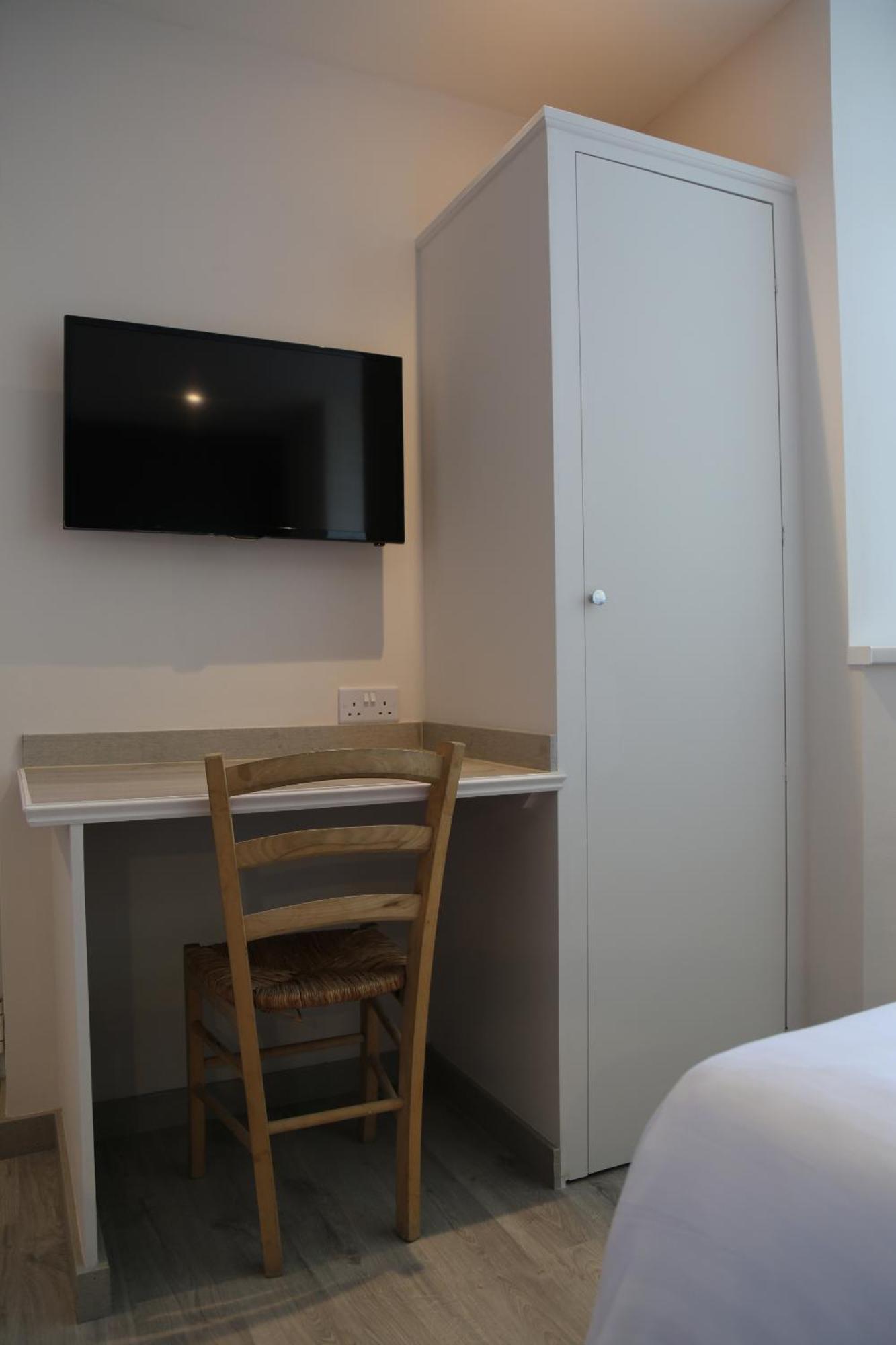 Debden Guest House Hillingdon Kamer foto