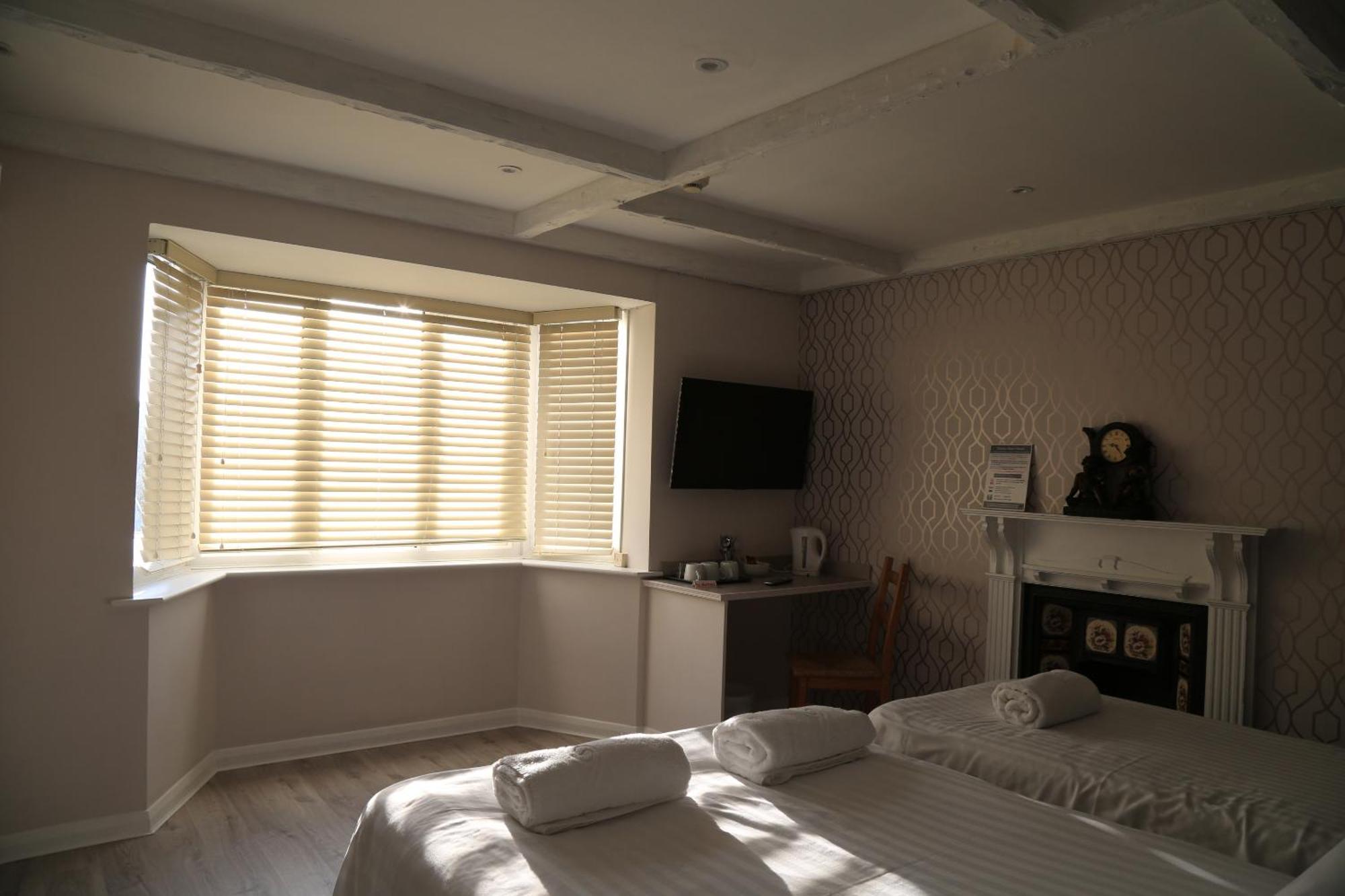 Debden Guest House Hillingdon Kamer foto
